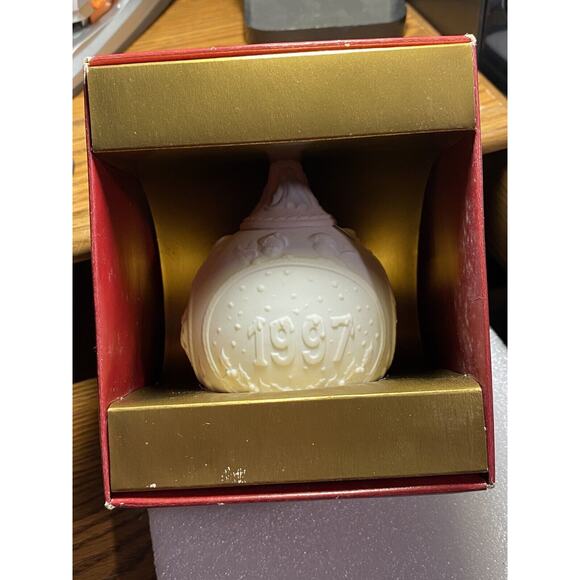 Lladro Year 1997 Ball Ornament Baby’s First Christmas Porcelain #16539 - Picture 13 of 16